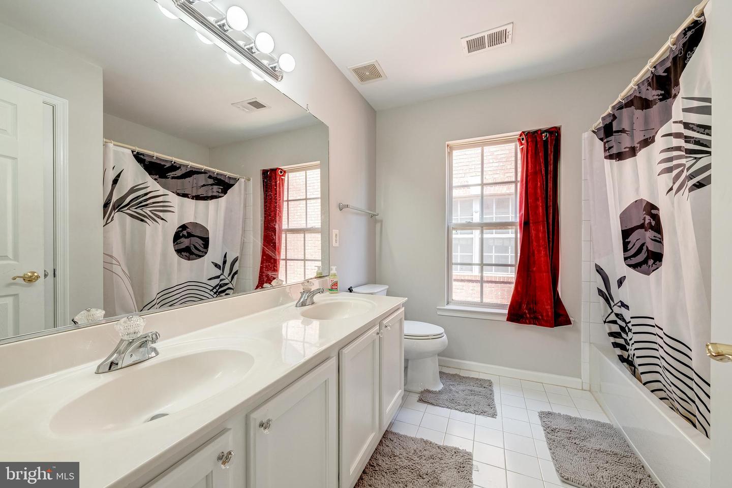 13765 FLEET ST, WOODBRIDGE, Virginia 22191, 4 Bedrooms Bedrooms, ,3 BathroomsBathrooms,Residential,For sale,13765 FLEET ST,VAPW2099208 MLS # VAPW2099208
