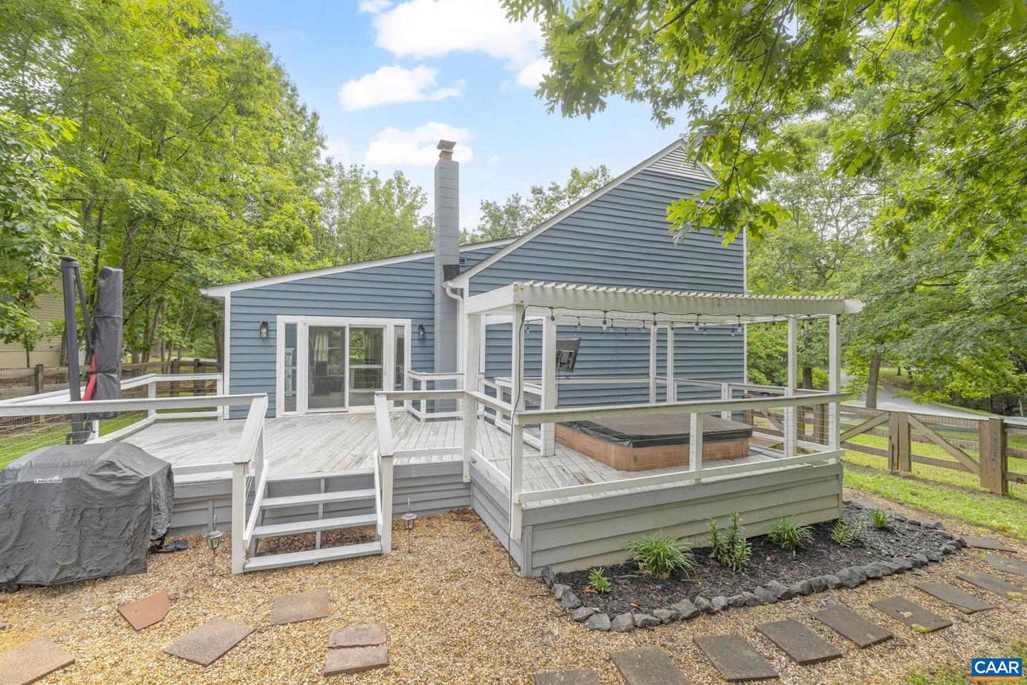 26 WOODLAWN DR, PALMYRA, Virginia 22963, 3 Bedrooms Bedrooms, ,2 BathroomsBathrooms,Residential,For sale,26 WOODLAWN DR,666643 MLS # 666643