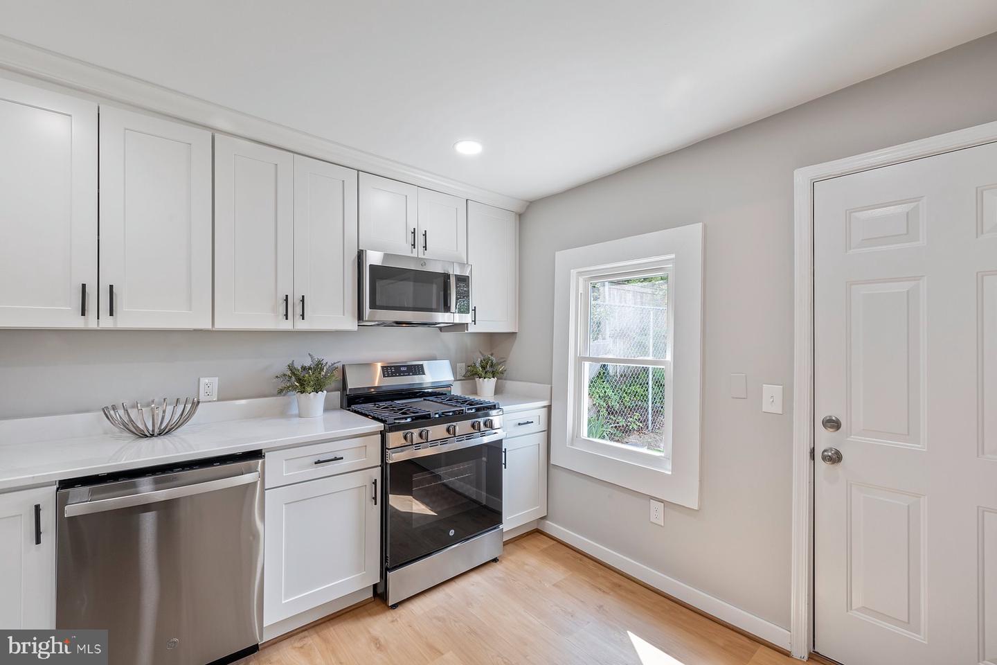 4914 22ND ST N, ARLINGTON, Virginia 22207, 2 Bedrooms Bedrooms, ,2 BathroomsBathrooms,Residential,For sale,4914 22ND ST N,VAAR2060698 MLS # VAAR2060698