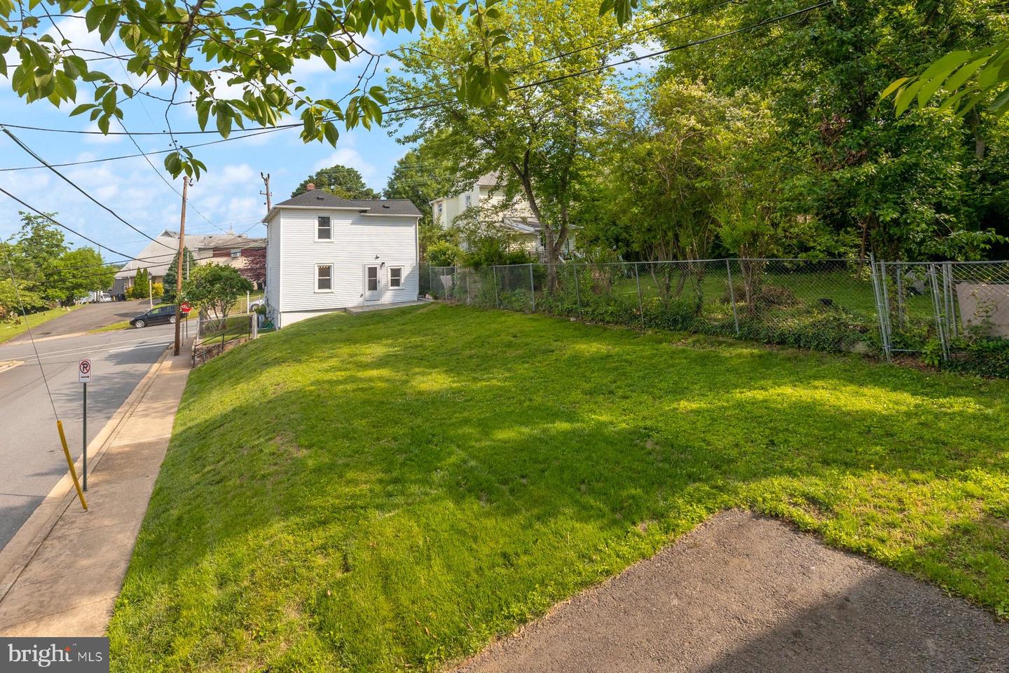 4914 22ND ST N, ARLINGTON, Virginia 22207, 2 Bedrooms Bedrooms, ,2 BathroomsBathrooms,Residential,For sale,4914 22ND ST N,VAAR2060698 MLS # VAAR2060698