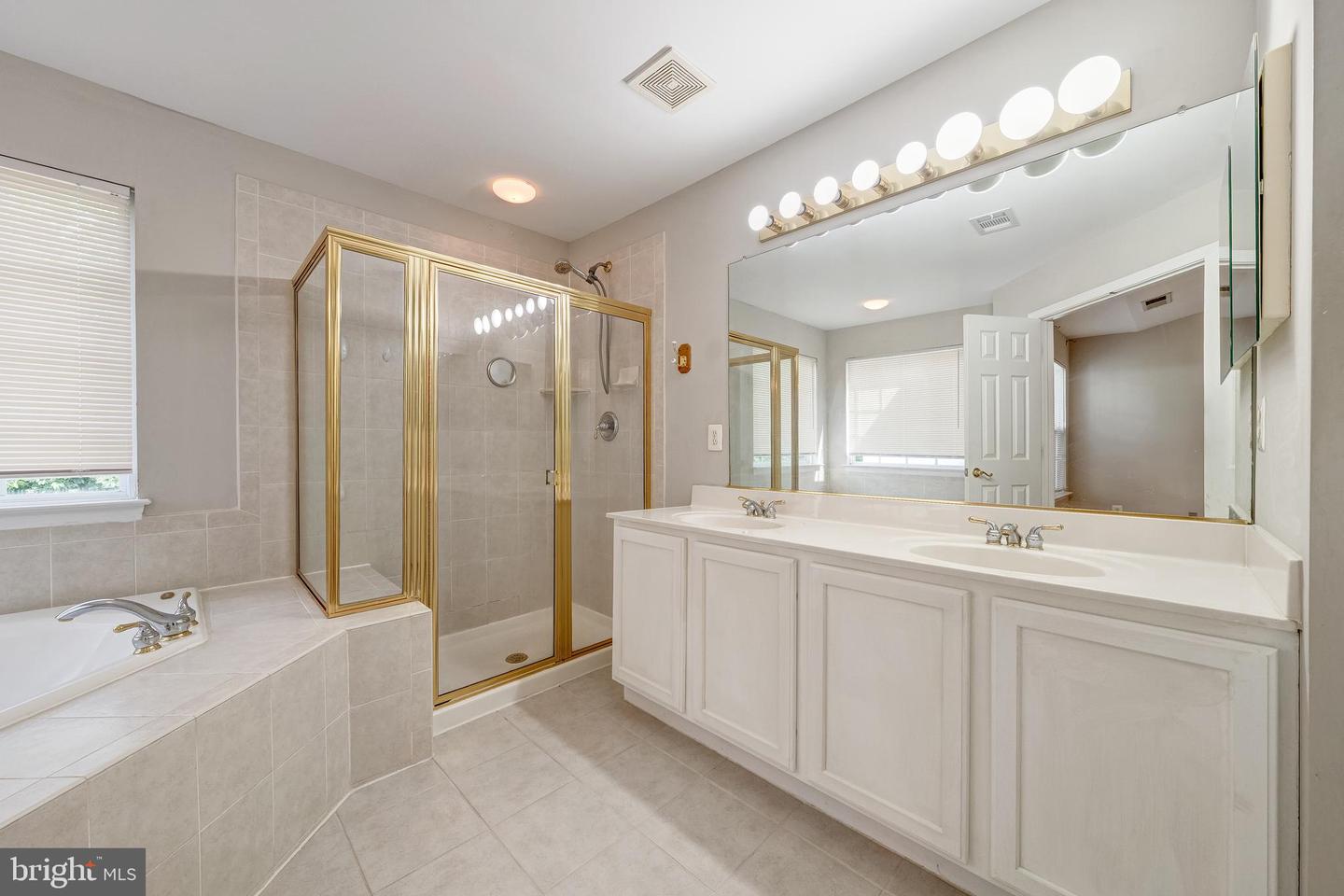 43122 FOREST EDGE SQ, ASHBURN, Virginia 20148, 3 Bedrooms Bedrooms, ,2 BathroomsBathrooms,Residential,For sale,43122 FOREST EDGE SQ,VALO2102140 MLS # VALO2102140