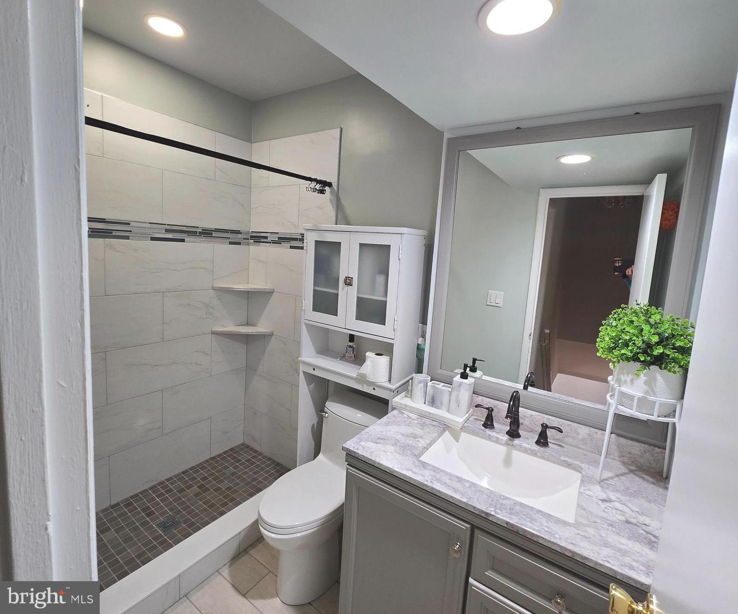5035 AMERICANA DR, ANNANDALE, Virginia 22003, 4 Bedrooms Bedrooms, ,2 BathroomsBathrooms,Residential,For sale,5035 AMERICANA DR,VAFX2255524 MLS # VAFX2255524