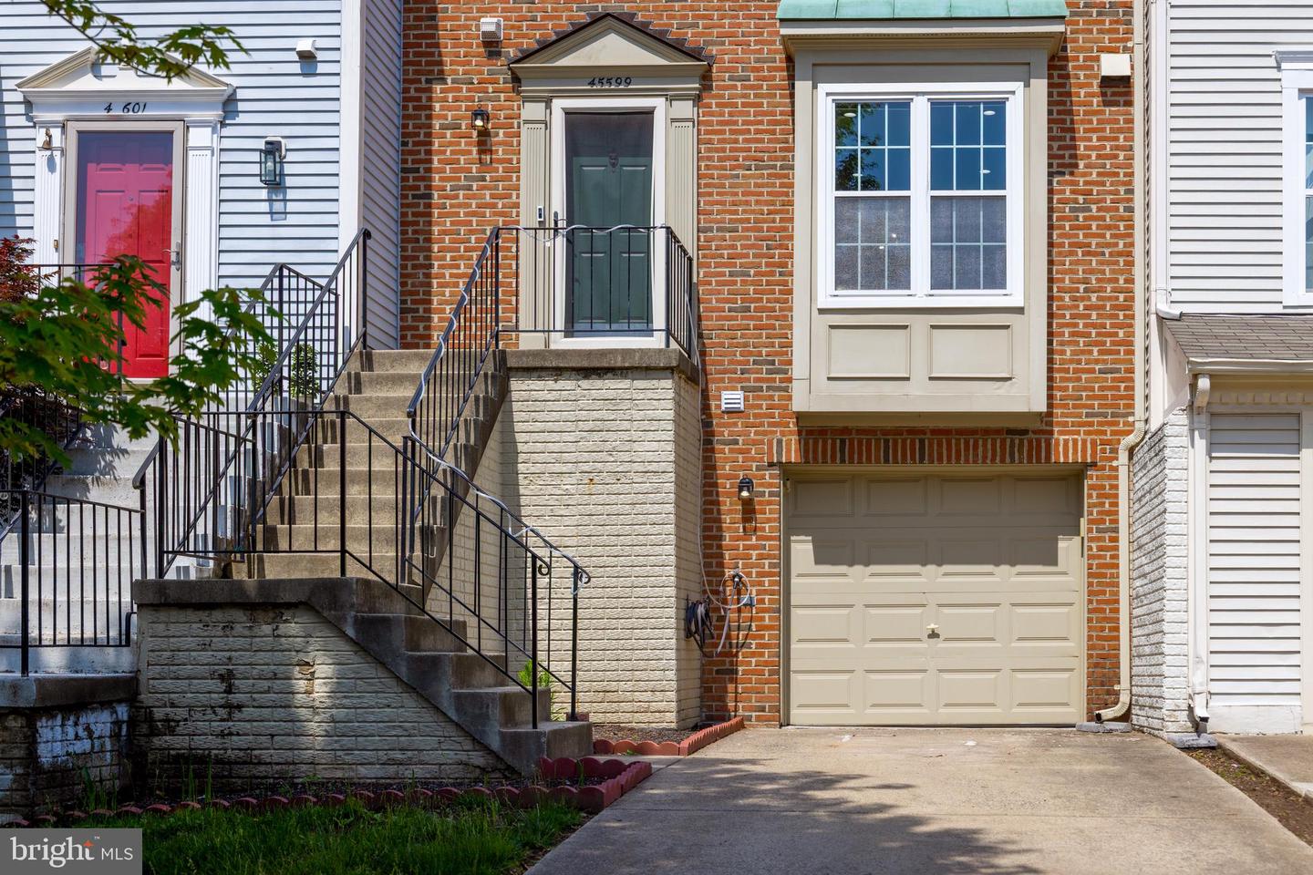 45599 WHITCOMB SQ, STERLING, Virginia 20166, 4 Bedrooms Bedrooms, 11 Rooms Rooms,3 BathroomsBathrooms,Residential,For sale,45599 WHITCOMB SQ,VALO2092998 MLS # VALO2092998