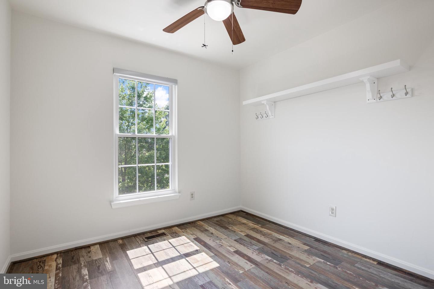 45599 WHITCOMB SQ, STERLING, Virginia 20166, 4 Bedrooms Bedrooms, 11 Rooms Rooms,3 BathroomsBathrooms,Residential,For sale,45599 WHITCOMB SQ,VALO2092998 MLS # VALO2092998