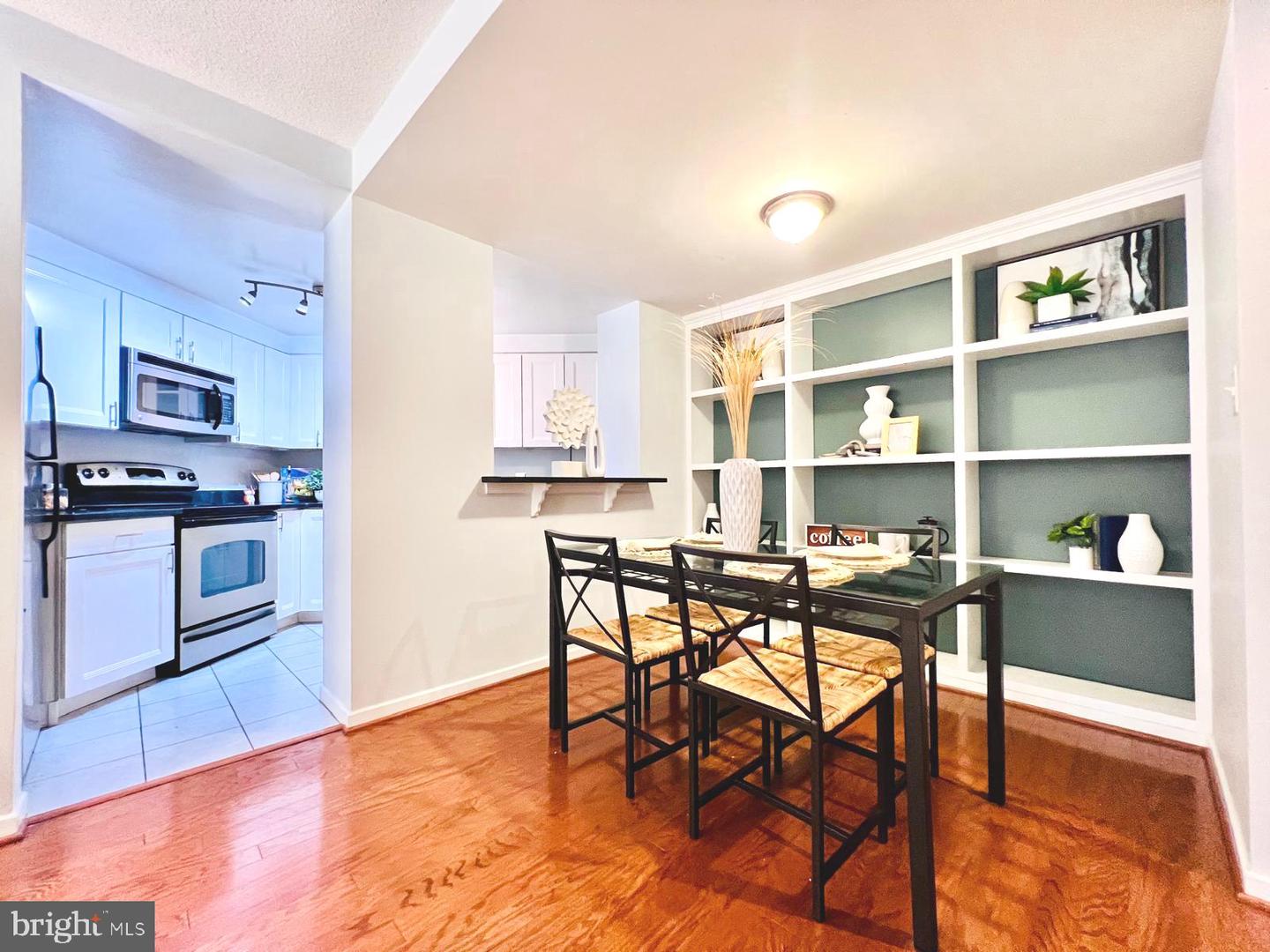 2111 WISCONSIN AVE NW #110, WASHINGTON, District Of Columbia 20007, 1 Bedroom Bedrooms, 3 Rooms Rooms,1 BathroomBathrooms,Residential,For sale,2111 WISCONSIN AVE NW #110,DCDC2197308 MLS # DCDC2197308