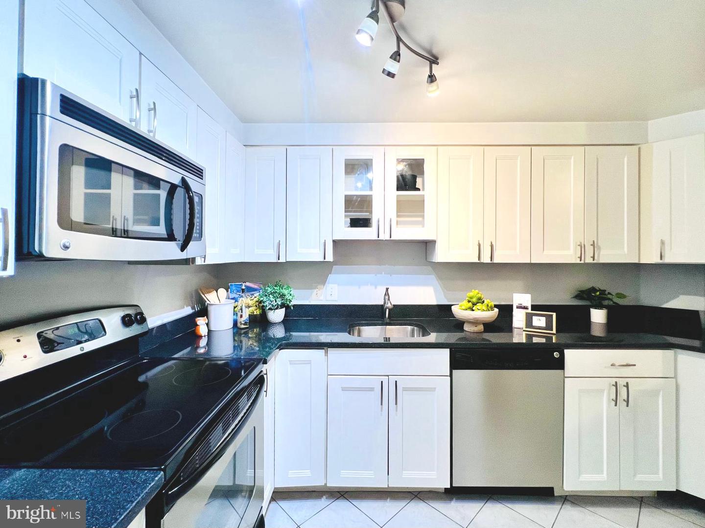 2111 WISCONSIN AVE NW #110, WASHINGTON, District Of Columbia 20007, 1 Bedroom Bedrooms, 3 Rooms Rooms,1 BathroomBathrooms,Residential,For sale,2111 WISCONSIN AVE NW #110,DCDC2197308 MLS # DCDC2197308
