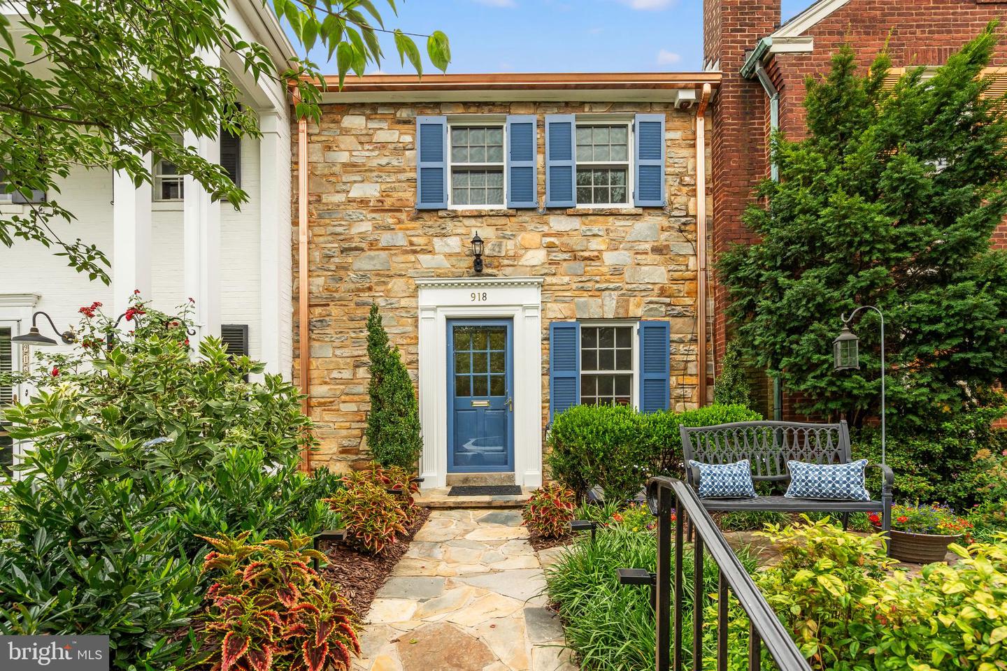 918 S SAINT ASAPH ST, ALEXANDRIA, Virginia 22314, 2 Bedrooms Bedrooms, 8 Rooms Rooms,3 BathroomsBathrooms,Residential,For sale,918 S SAINT ASAPH ST,VAAX2045120 MLS # VAAX2045120