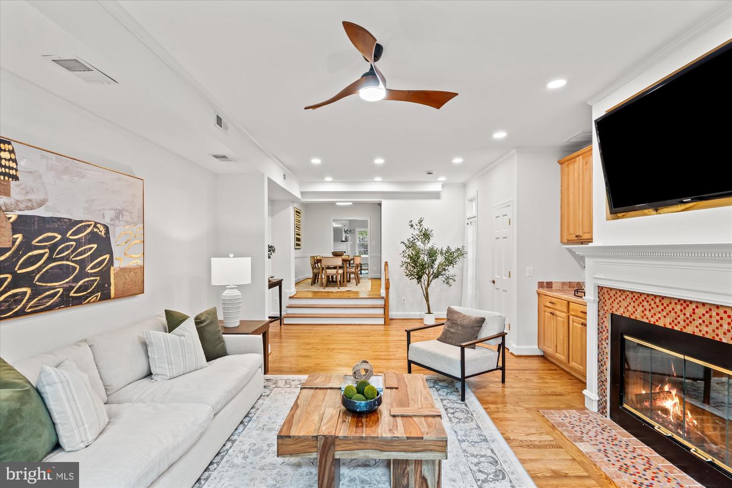 918 S SAINT ASAPH ST, ALEXANDRIA, Virginia 22314, 2 Bedrooms Bedrooms, 8 Rooms Rooms,3 BathroomsBathrooms,Residential,For sale,918 S SAINT ASAPH ST,VAAX2045120 MLS # VAAX2045120