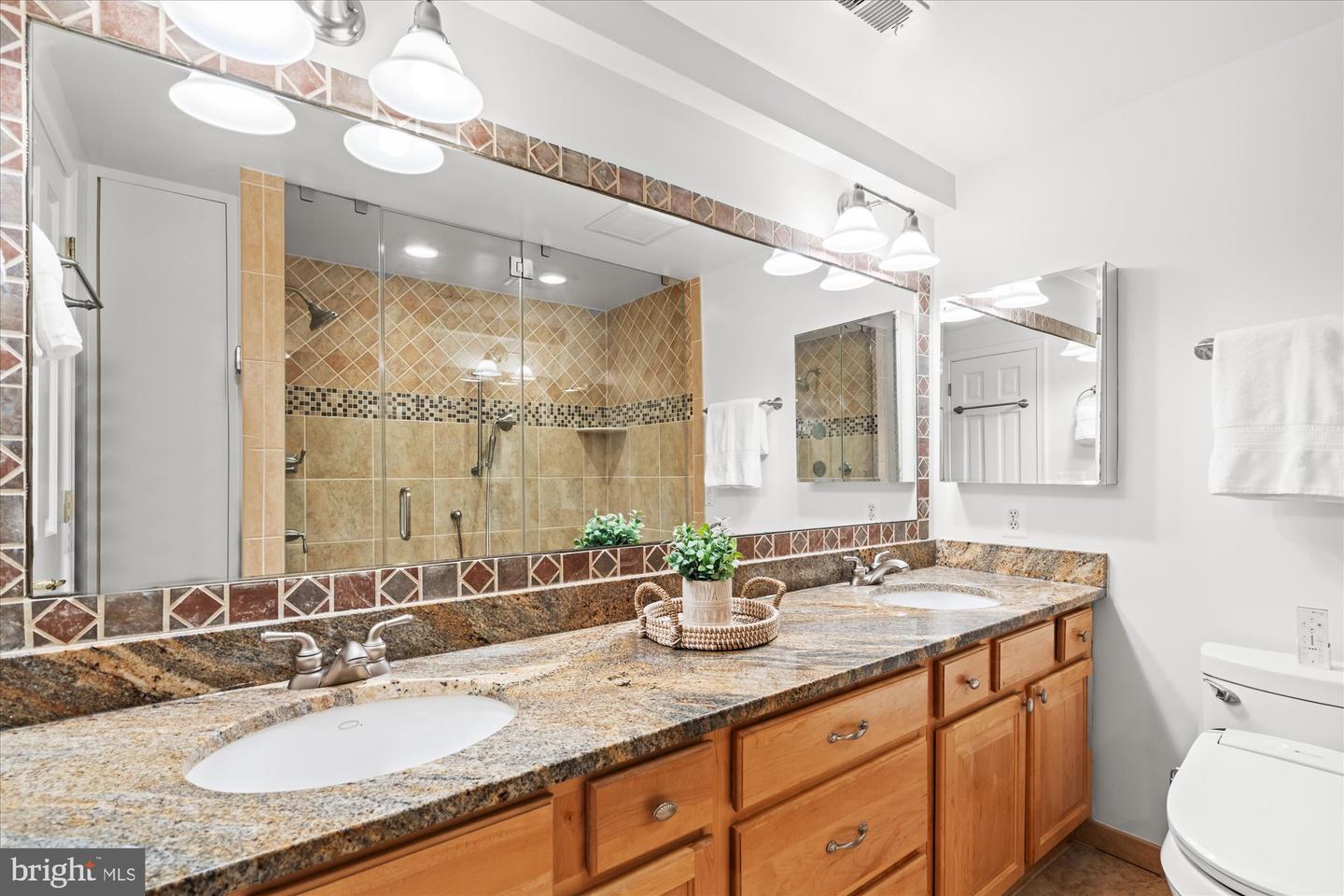 918 S SAINT ASAPH ST, ALEXANDRIA, Virginia 22314, 2 Bedrooms Bedrooms, 8 Rooms Rooms,3 BathroomsBathrooms,Residential,For sale,918 S SAINT ASAPH ST,VAAX2045120 MLS # VAAX2045120