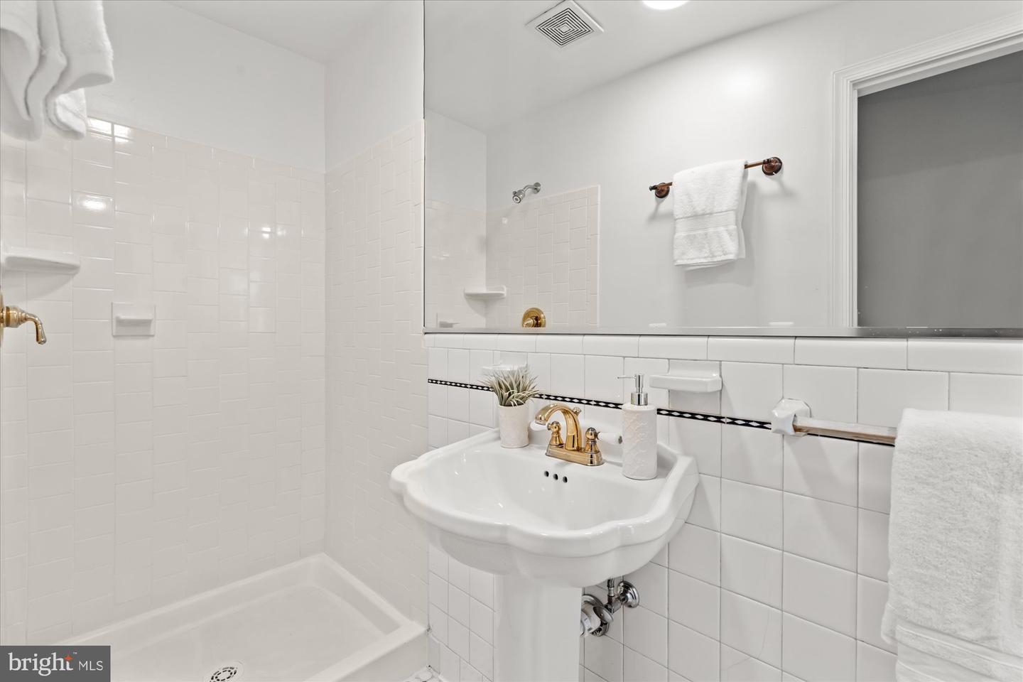 918 S SAINT ASAPH ST, ALEXANDRIA, Virginia 22314, 2 Bedrooms Bedrooms, 8 Rooms Rooms,3 BathroomsBathrooms,Residential,For sale,918 S SAINT ASAPH ST,VAAX2045120 MLS # VAAX2045120