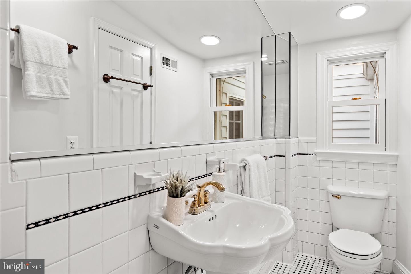 918 S SAINT ASAPH ST, ALEXANDRIA, Virginia 22314, 2 Bedrooms Bedrooms, 8 Rooms Rooms,3 BathroomsBathrooms,Residential,For sale,918 S SAINT ASAPH ST,VAAX2045120 MLS # VAAX2045120