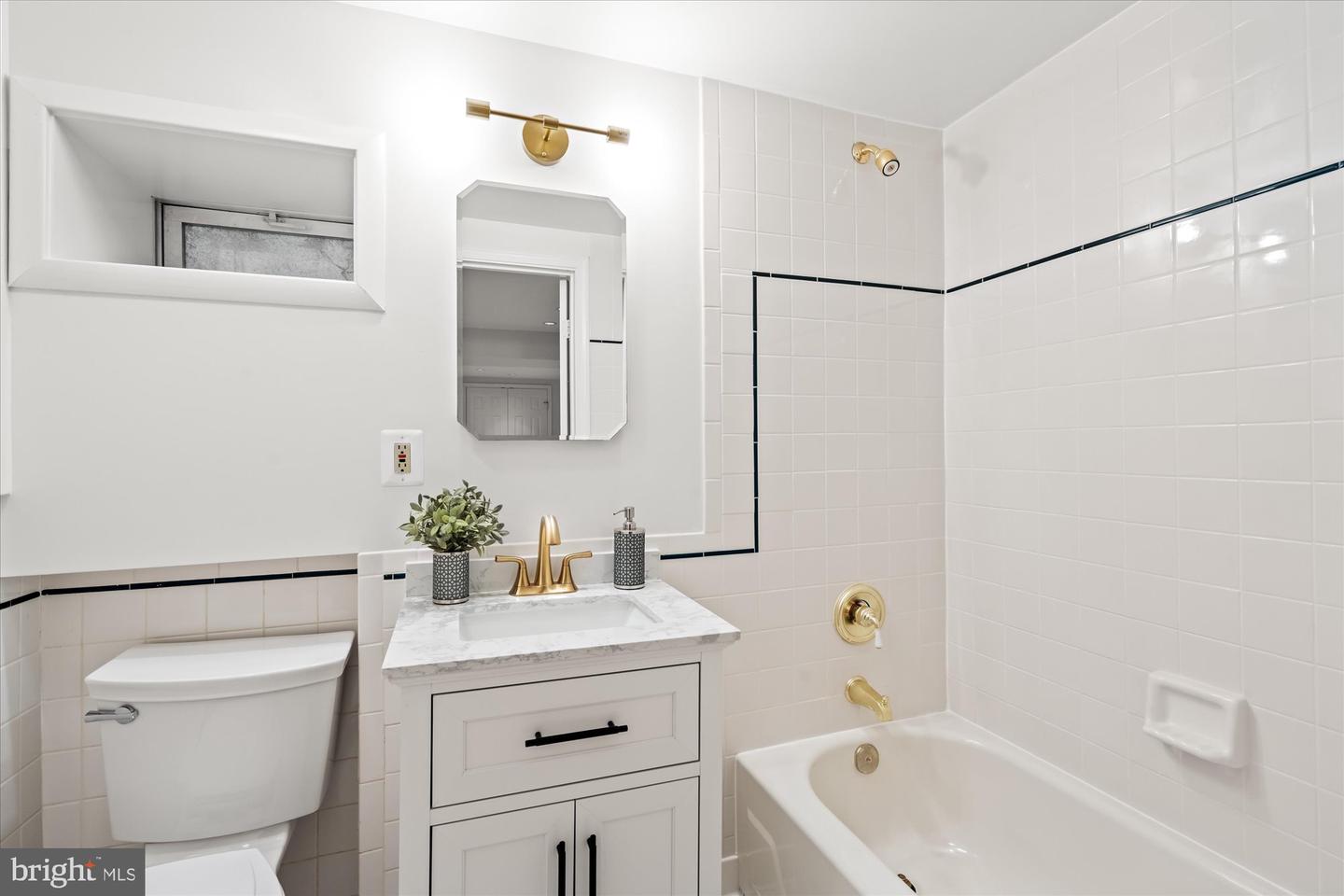 918 S SAINT ASAPH ST, ALEXANDRIA, Virginia 22314, 2 Bedrooms Bedrooms, 8 Rooms Rooms,3 BathroomsBathrooms,Residential,For sale,918 S SAINT ASAPH ST,VAAX2045120 MLS # VAAX2045120