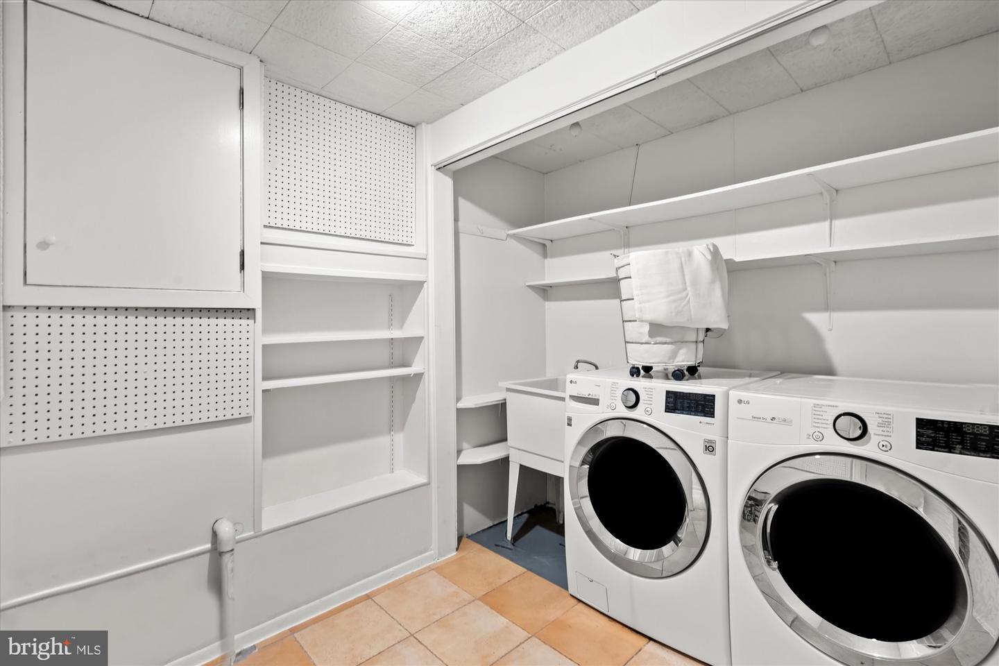 918 S SAINT ASAPH ST, ALEXANDRIA, Virginia 22314, 2 Bedrooms Bedrooms, 8 Rooms Rooms,3 BathroomsBathrooms,Residential,For sale,918 S SAINT ASAPH ST,VAAX2045120 MLS # VAAX2045120