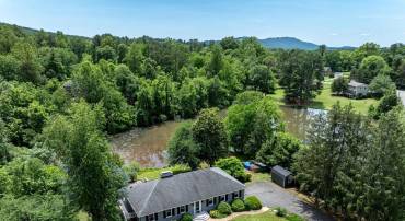 102 BOLLINGBROOK DR, CHARLOTTESVILLE, Virginia 22911, 3 Bedrooms Bedrooms, ,3 BathroomsBathrooms,Residential,For sale,102 BOLLINGBROOK DR,664326 MLS # 664326