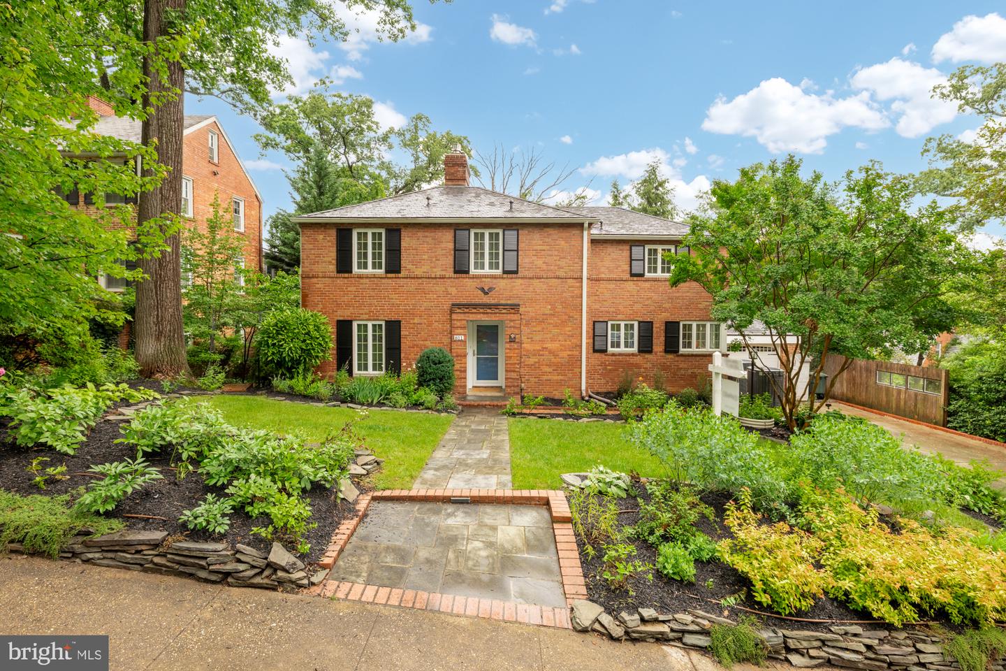 811 26TH PL S, ARLINGTON, Virginia 22202, 4 Bedrooms Bedrooms, ,4 BathroomsBathrooms,Residential,For sale,811 26TH PL S,VAAR2057586 MLS # VAAR2057586