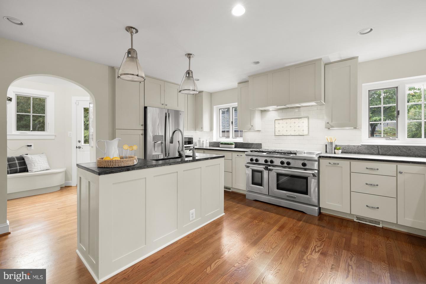 811 26TH PL S, ARLINGTON, Virginia 22202, 4 Bedrooms Bedrooms, ,4 BathroomsBathrooms,Residential,For sale,811 26TH PL S,VAAR2057586 MLS # VAAR2057586