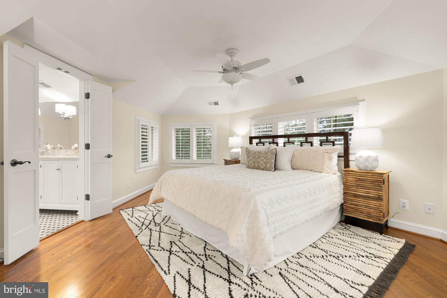 811 26TH PL S, ARLINGTON, Virginia 22202, 4 Bedrooms Bedrooms, ,4 BathroomsBathrooms,Residential,For sale,811 26TH PL S,VAAR2057586 MLS # VAAR2057586