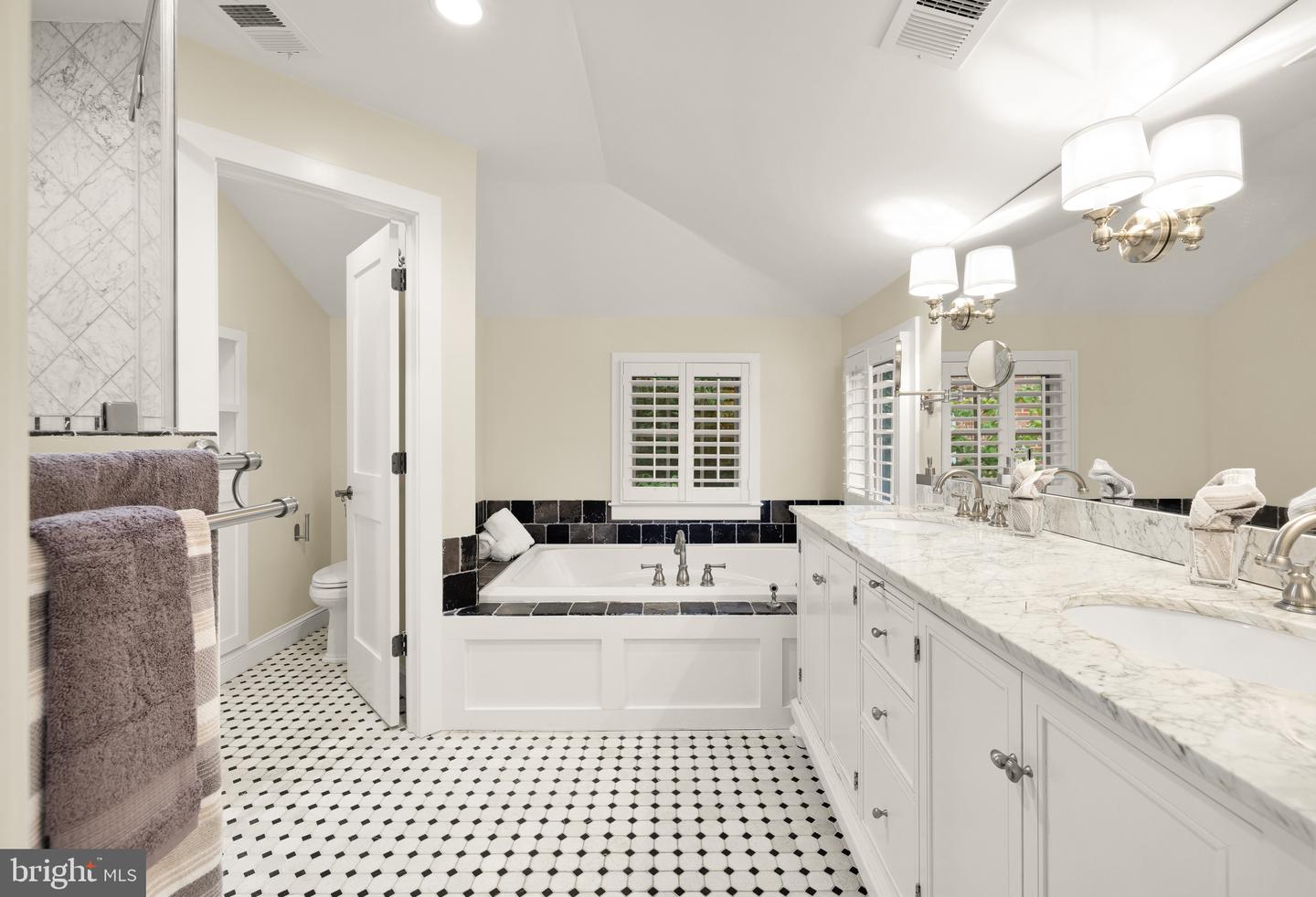 811 26TH PL S, ARLINGTON, Virginia 22202, 4 Bedrooms Bedrooms, ,4 BathroomsBathrooms,Residential,For sale,811 26TH PL S,VAAR2057586 MLS # VAAR2057586