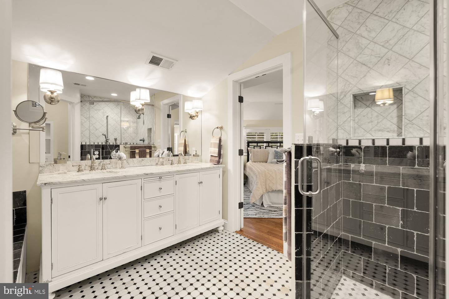 811 26TH PL S, ARLINGTON, Virginia 22202, 4 Bedrooms Bedrooms, ,4 BathroomsBathrooms,Residential,For sale,811 26TH PL S,VAAR2057586 MLS # VAAR2057586
