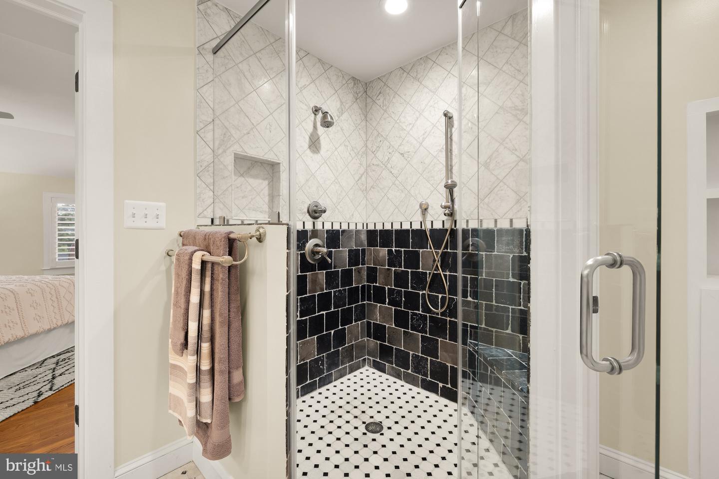 811 26TH PL S, ARLINGTON, Virginia 22202, 4 Bedrooms Bedrooms, ,4 BathroomsBathrooms,Residential,For sale,811 26TH PL S,VAAR2057586 MLS # VAAR2057586