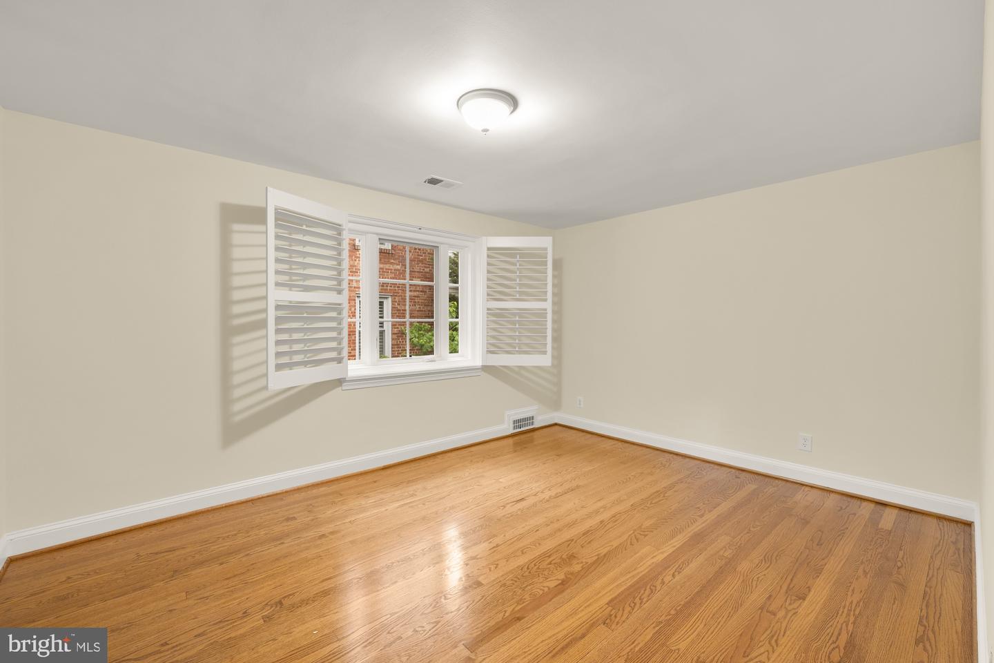 811 26TH PL S, ARLINGTON, Virginia 22202, 4 Bedrooms Bedrooms, ,4 BathroomsBathrooms,Residential,For sale,811 26TH PL S,VAAR2057586 MLS # VAAR2057586