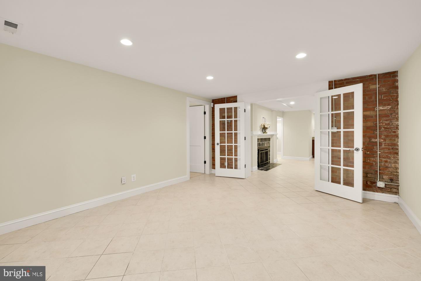 811 26TH PL S, ARLINGTON, Virginia 22202, 4 Bedrooms Bedrooms, ,4 BathroomsBathrooms,Residential,For sale,811 26TH PL S,VAAR2057586 MLS # VAAR2057586