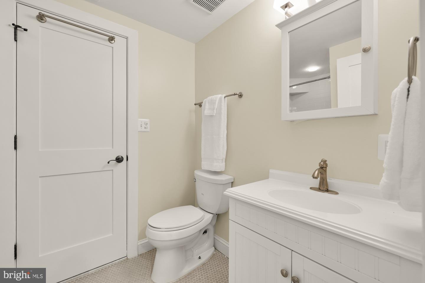 811 26TH PL S, ARLINGTON, Virginia 22202, 4 Bedrooms Bedrooms, ,4 BathroomsBathrooms,Residential,For sale,811 26TH PL S,VAAR2057586 MLS # VAAR2057586