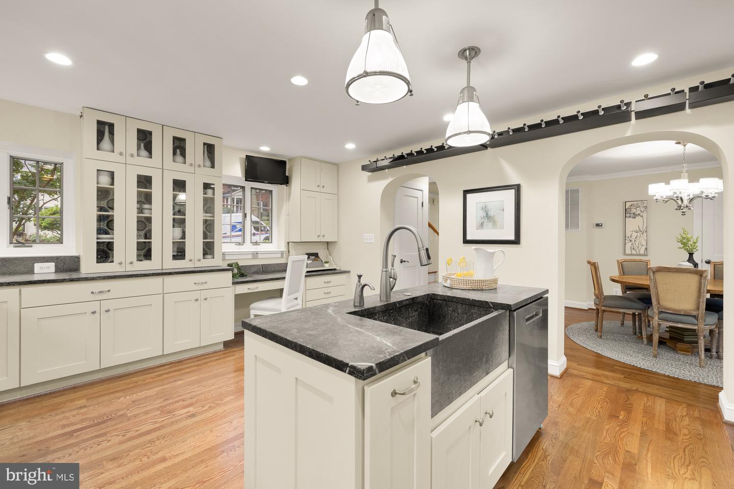 811 26TH PL S, ARLINGTON, Virginia 22202, 4 Bedrooms Bedrooms, ,4 BathroomsBathrooms,Residential,For sale,811 26TH PL S,VAAR2057586 MLS # VAAR2057586