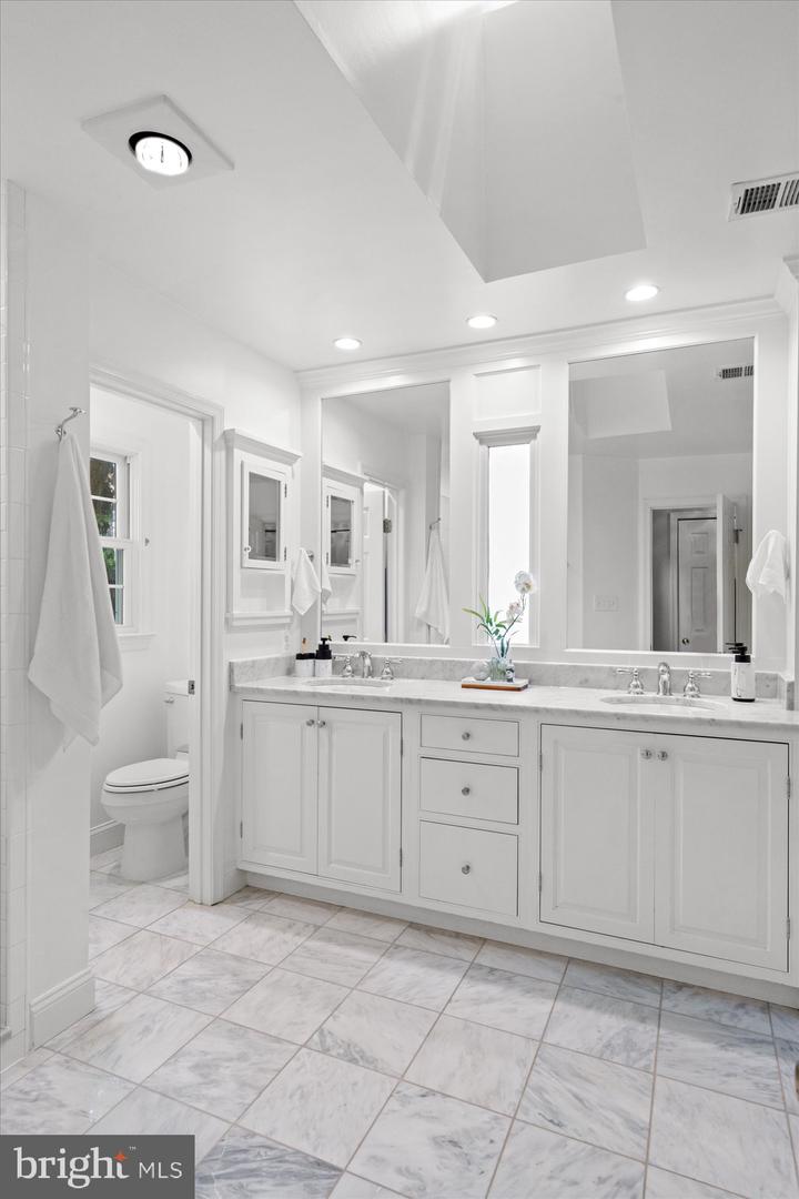 7287 EVANS MILL RD, MCLEAN, Virginia 22101, 4 Bedrooms Bedrooms, ,3 BathroomsBathrooms,Residential,For sale,7287 EVANS MILL RD,VAFX2241524 MLS # VAFX2241524