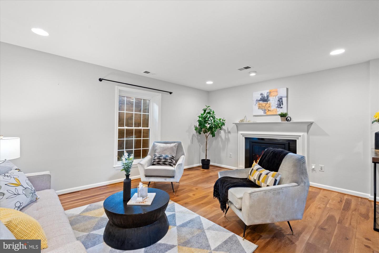 7287 EVANS MILL RD, MCLEAN, Virginia 22101, 4 Bedrooms Bedrooms, ,3 BathroomsBathrooms,Residential,For sale,7287 EVANS MILL RD,VAFX2241524 MLS # VAFX2241524