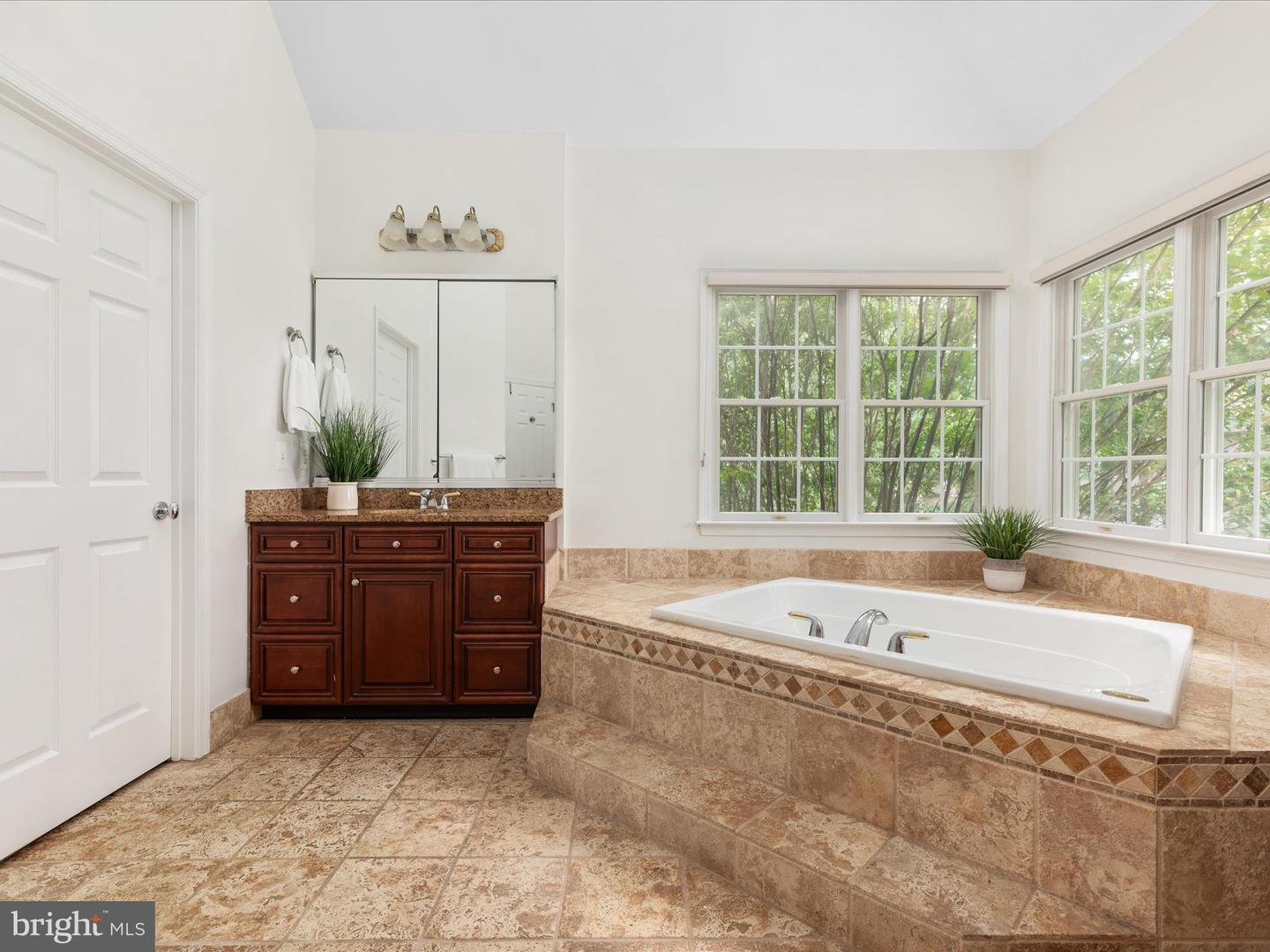 15047 MEDINAH CT, HAYMARKET, Virginia 20169, 5 Bedrooms Bedrooms, ,5 BathroomsBathrooms,Residential,For sale,15047 MEDINAH CT,VAPW2096966 MLS # VAPW2096966