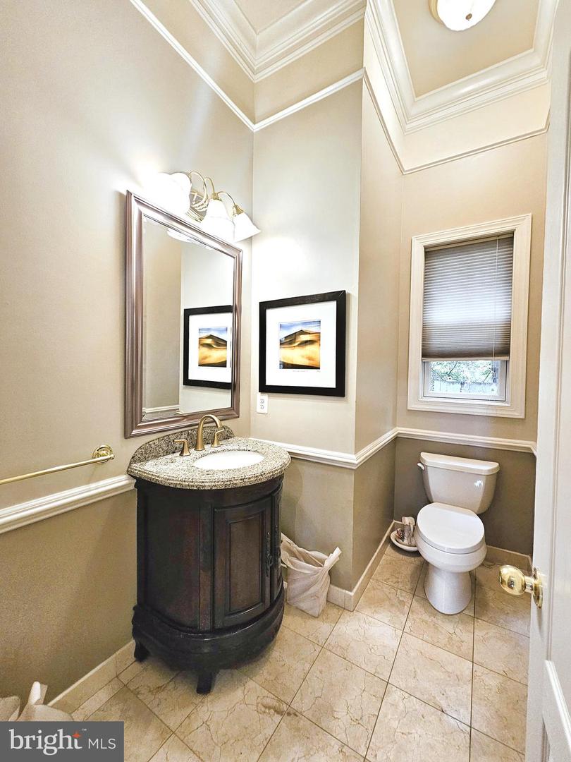 6941 PINE CREST AVE, MCLEAN, Virginia 22101, 5 Bedrooms Bedrooms, ,4 BathroomsBathrooms,Residential,For sale,6941 PINE CREST AVE,VAFX2247236 MLS # VAFX2247236