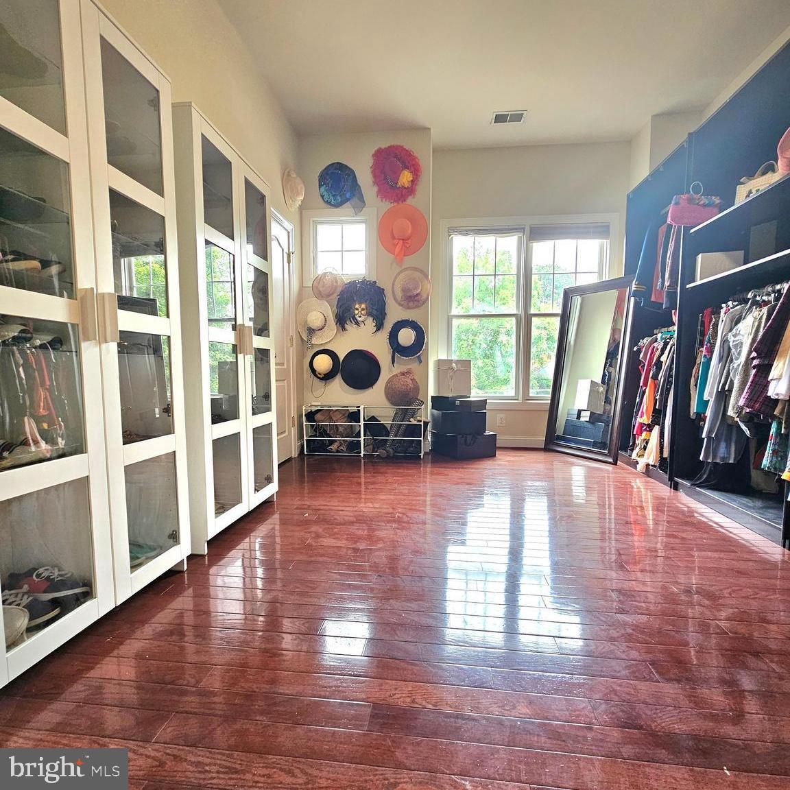 6941 PINE CREST AVE, MCLEAN, Virginia 22101, 5 Bedrooms Bedrooms, ,4 BathroomsBathrooms,Residential,For sale,6941 PINE CREST AVE,VAFX2247236 MLS # VAFX2247236
