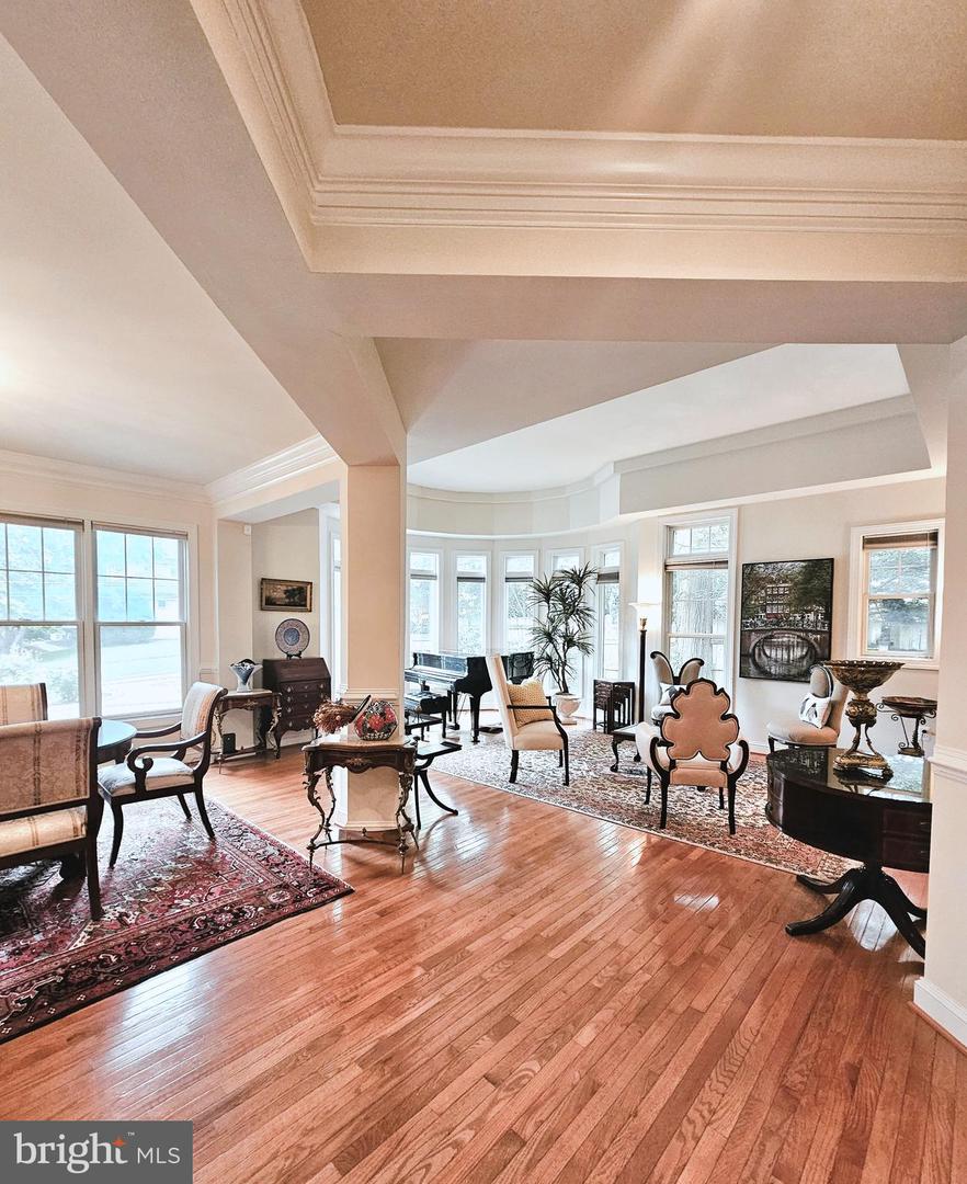 6941 PINE CREST AVE, MCLEAN, Virginia 22101, 5 Bedrooms Bedrooms, ,4 BathroomsBathrooms,Residential,For sale,6941 PINE CREST AVE,VAFX2247236 MLS # VAFX2247236