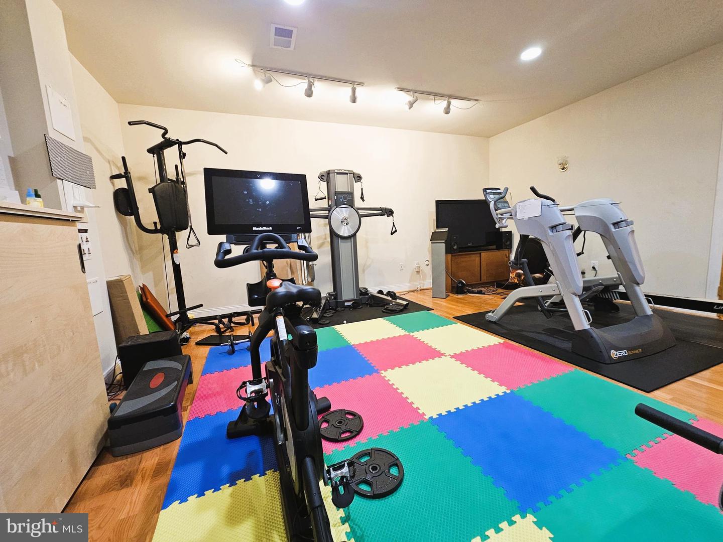 6941 PINE CREST AVE, MCLEAN, Virginia 22101, 5 Bedrooms Bedrooms, ,4 BathroomsBathrooms,Residential,For sale,6941 PINE CREST AVE,VAFX2247236 MLS # VAFX2247236