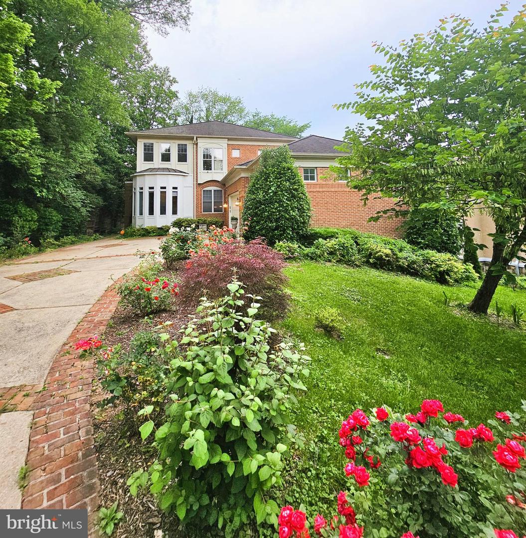 6941 PINE CREST AVE, MCLEAN, Virginia 22101, 5 Bedrooms Bedrooms, ,4 BathroomsBathrooms,Residential,For sale,6941 PINE CREST AVE,VAFX2247236 MLS # VAFX2247236