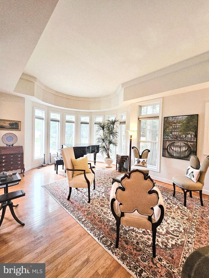 6941 PINE CREST AVE, MCLEAN, Virginia 22101, 5 Bedrooms Bedrooms, ,4 BathroomsBathrooms,Residential,For sale,6941 PINE CREST AVE,VAFX2247236 MLS # VAFX2247236