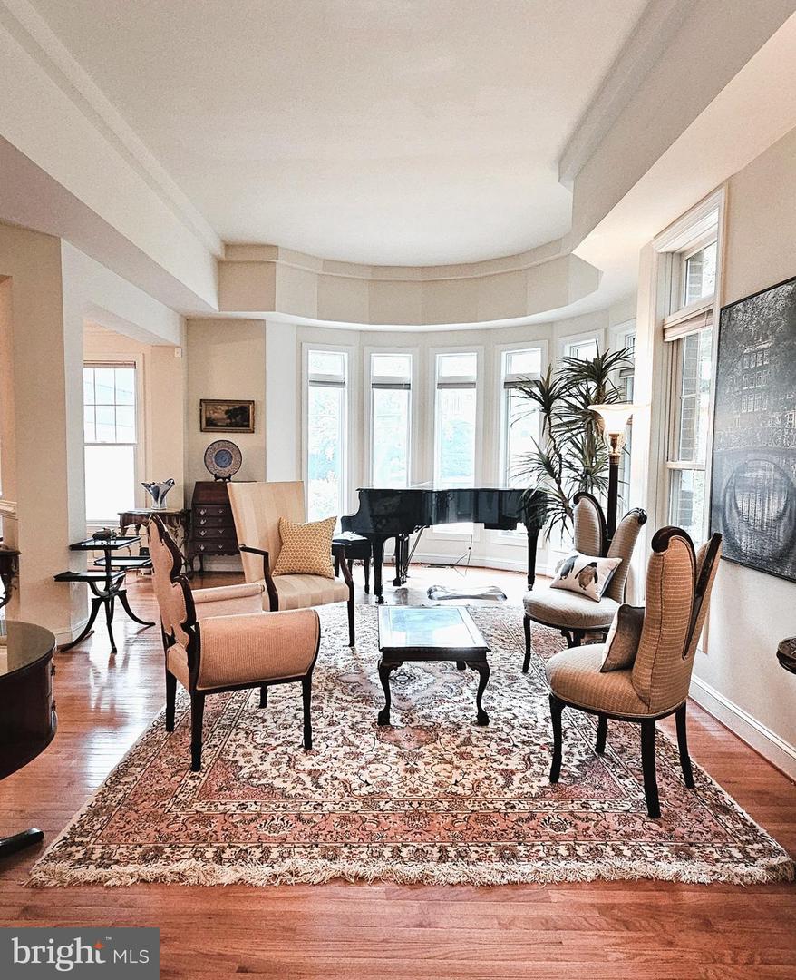 6941 PINE CREST AVE, MCLEAN, Virginia 22101, 5 Bedrooms Bedrooms, ,4 BathroomsBathrooms,Residential,For sale,6941 PINE CREST AVE,VAFX2247236 MLS # VAFX2247236