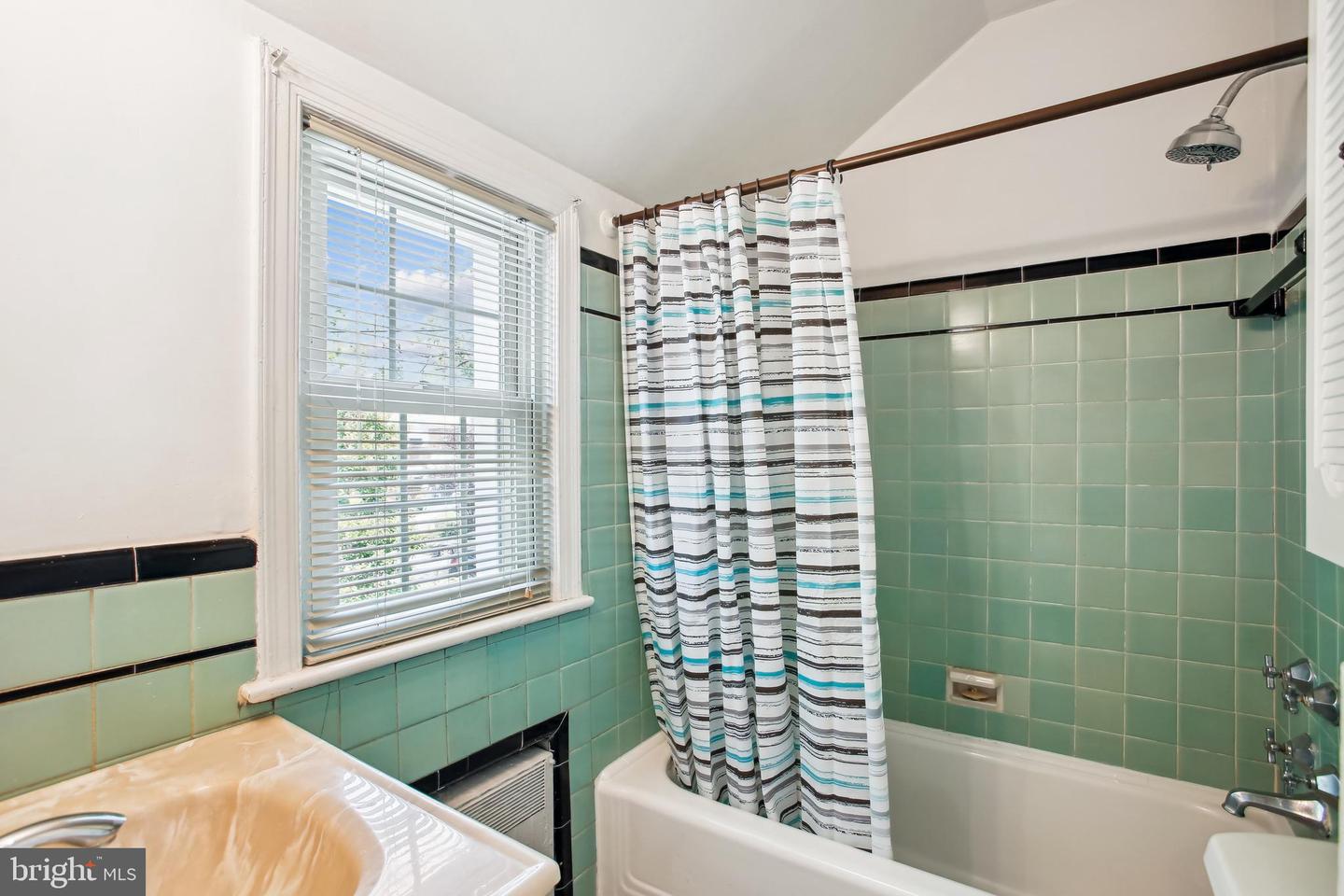 1660 MICHIGAN AVE NE, WASHINGTON, District Of Columbia 20017, 3 Bedrooms Bedrooms, ,1 BathroomBathrooms,Residential,For sale,1660 MICHIGAN AVE NE,DCDC2166852 MLS # DCDC2166852