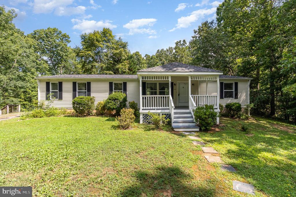6437 SUNSET RD, SPOTSYLVANIA, Virginia 22551, 3 Bedrooms Bedrooms, ,2 BathroomsBathrooms,Residential,6437 SUNSET RD,VASP2034610 MLS # VASP2034610