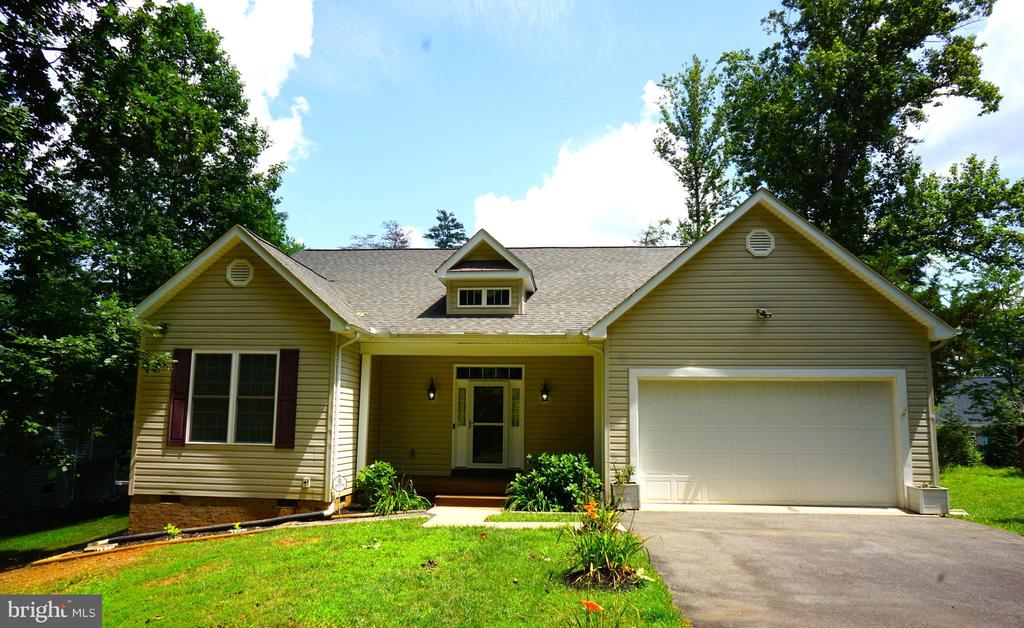 303 STRATFORD CIR, LOCUST GROVE, Virginia 22508, 3 Bedrooms Bedrooms, ,2 BathroomsBathrooms,Residential,LAKE OF THE WOODS ASSOC,303 STRATFORD CIR,VAOR2010196 MLS # VAOR2010196