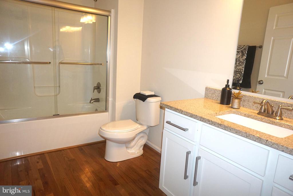 303 STRATFORD CIR, LOCUST GROVE, Virginia 22508, 3 Bedrooms Bedrooms, ,2 BathroomsBathrooms,Residential,LAKE OF THE WOODS ASSOC,303 STRATFORD CIR,VAOR2010196 MLS # VAOR2010196