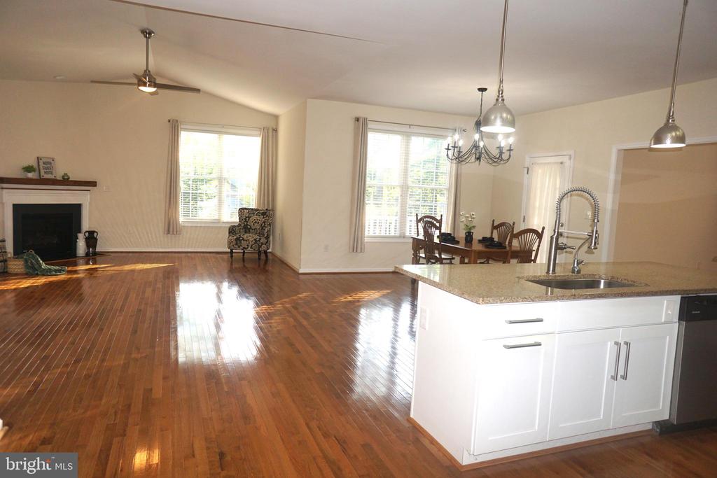 303 STRATFORD CIR, LOCUST GROVE, Virginia 22508, 3 Bedrooms Bedrooms, ,2 BathroomsBathrooms,Residential,LAKE OF THE WOODS ASSOC,303 STRATFORD CIR,VAOR2010196 MLS # VAOR2010196
