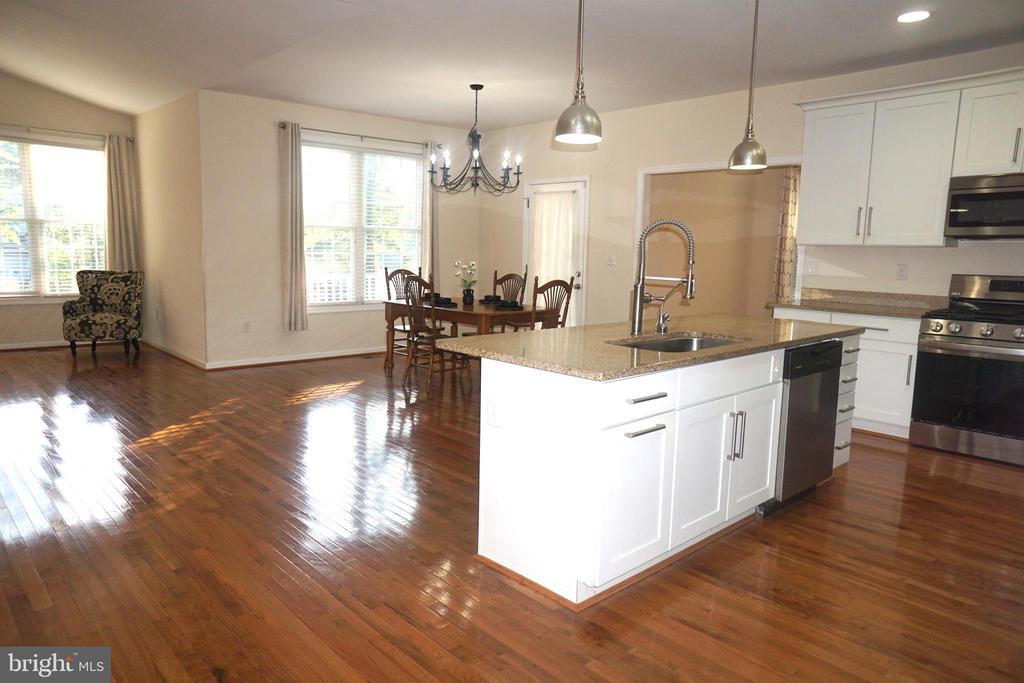 303 STRATFORD CIR, LOCUST GROVE, Virginia 22508, 3 Bedrooms Bedrooms, ,2 BathroomsBathrooms,Residential,LAKE OF THE WOODS ASSOC,303 STRATFORD CIR,VAOR2010196 MLS # VAOR2010196