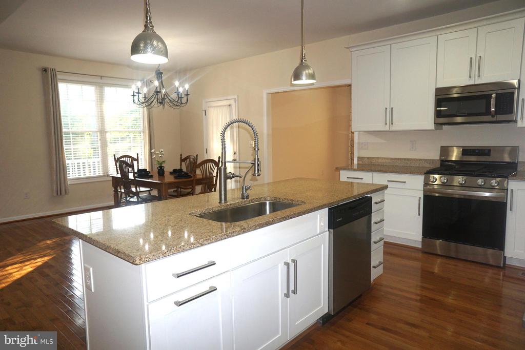 303 STRATFORD CIR, LOCUST GROVE, Virginia 22508, 3 Bedrooms Bedrooms, ,2 BathroomsBathrooms,Residential,LAKE OF THE WOODS ASSOC,303 STRATFORD CIR,VAOR2010196 MLS # VAOR2010196