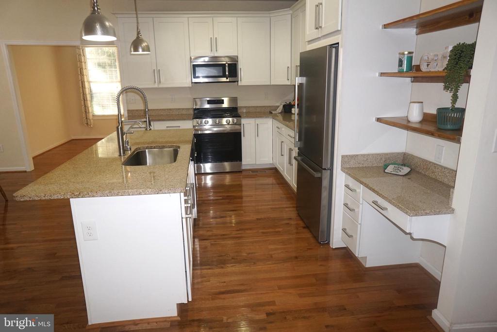 303 STRATFORD CIR, LOCUST GROVE, Virginia 22508, 3 Bedrooms Bedrooms, ,2 BathroomsBathrooms,Residential,LAKE OF THE WOODS ASSOC,303 STRATFORD CIR,VAOR2010196 MLS # VAOR2010196