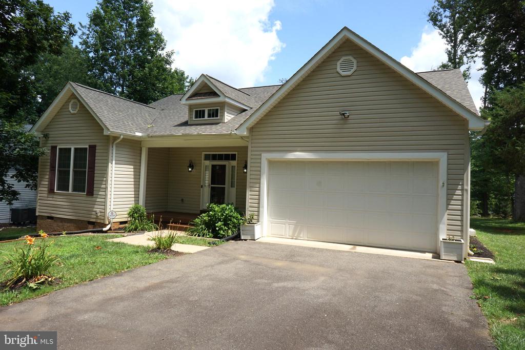 303 STRATFORD CIR, LOCUST GROVE, Virginia 22508, 3 Bedrooms Bedrooms, ,2 BathroomsBathrooms,Residential,LAKE OF THE WOODS ASSOC,303 STRATFORD CIR,VAOR2010196 MLS # VAOR2010196