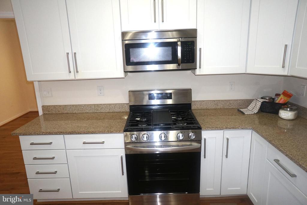 303 STRATFORD CIR, LOCUST GROVE, Virginia 22508, 3 Bedrooms Bedrooms, ,2 BathroomsBathrooms,Residential,LAKE OF THE WOODS ASSOC,303 STRATFORD CIR,VAOR2010196 MLS # VAOR2010196