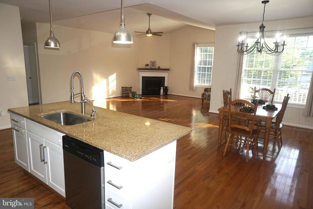 303 STRATFORD CIR, LOCUST GROVE, Virginia 22508, 3 Bedrooms Bedrooms, ,2 BathroomsBathrooms,Residential,LAKE OF THE WOODS ASSOC,303 STRATFORD CIR,VAOR2010196 MLS # VAOR2010196