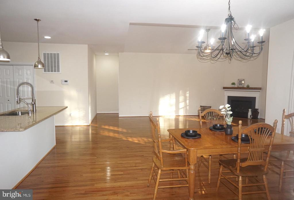 303 STRATFORD CIR, LOCUST GROVE, Virginia 22508, 3 Bedrooms Bedrooms, ,2 BathroomsBathrooms,Residential,LAKE OF THE WOODS ASSOC,303 STRATFORD CIR,VAOR2010196 MLS # VAOR2010196